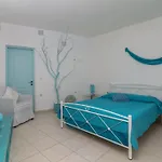 Stefania's Cycladic Ii * אדאמאס