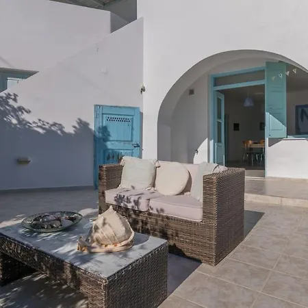 Stefania's Cycladic Ii * Adamantas (Milos)