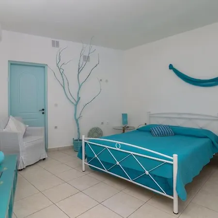 Stefania's Cycladic Ii * Adamantas (Milos)