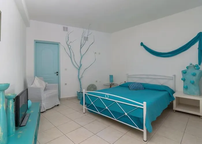 Stefania's Cycladic Ii * Adamantas